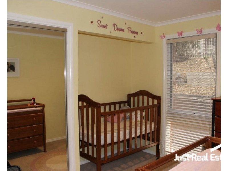 18 Oxley Way, Endeavour Hills VIC 3802