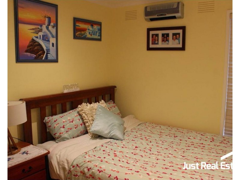 18 Oxley Way, Endeavour Hills VIC 3802