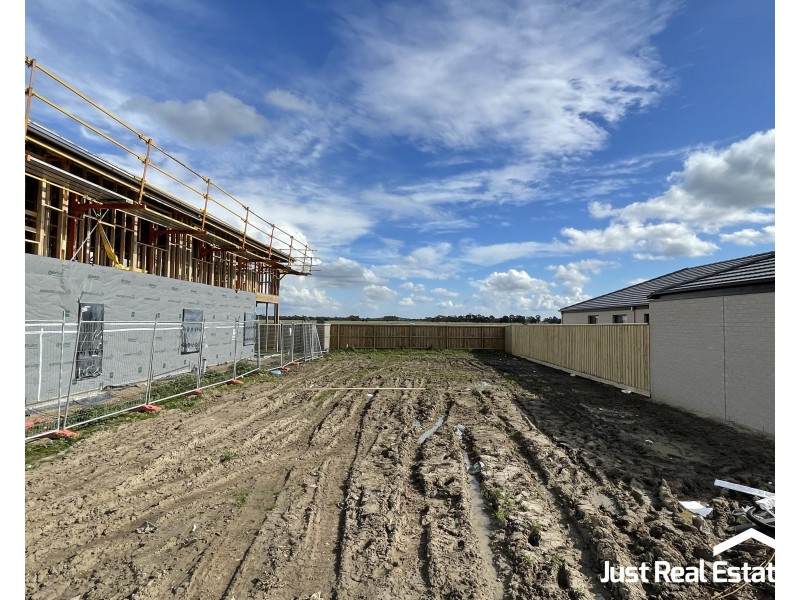 15 Maxwell Street, Officer South VIC 3809