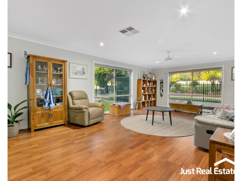 36 Cranston Close, Narre Warren North VIC 3804