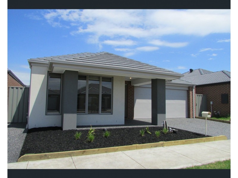 30 Yellow Robin Circuit, Cranbourne East VIC 3977