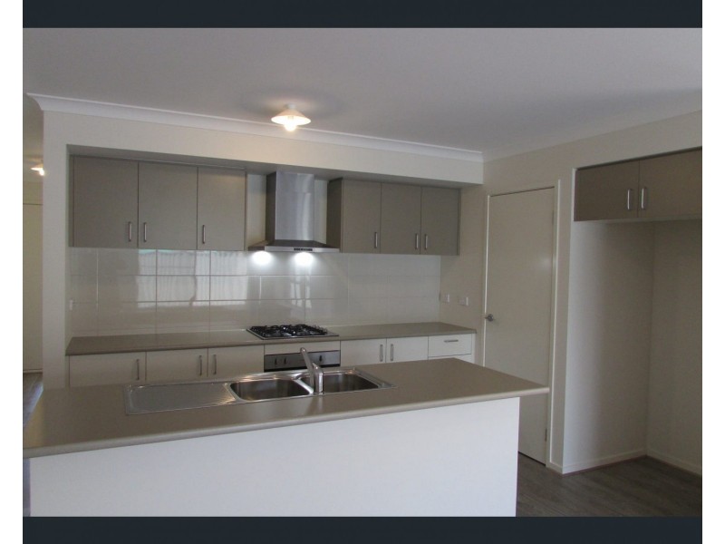 30 Yellow Robin Circuit, Cranbourne East VIC 3977