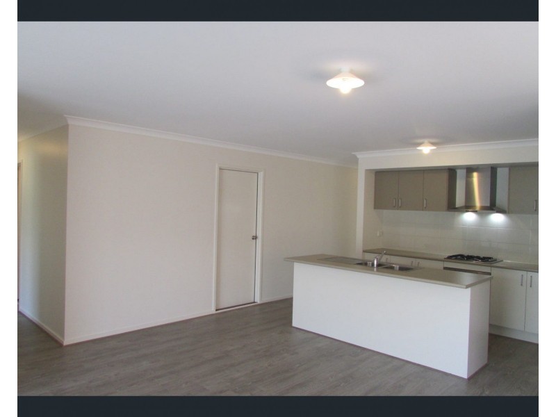 30 Yellow Robin Circuit, Cranbourne East VIC 3977