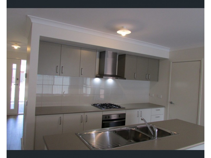 30 Yellow Robin Circuit, Cranbourne East VIC 3977