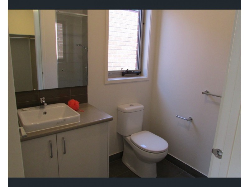 30 Yellow Robin Circuit, Cranbourne East VIC 3977