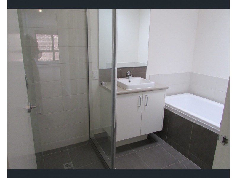 30 Yellow Robin Circuit, Cranbourne East VIC 3977