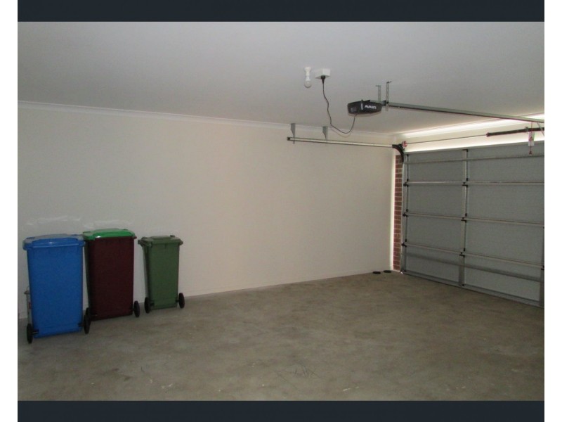 30 Yellow Robin Circuit, Cranbourne East VIC 3977