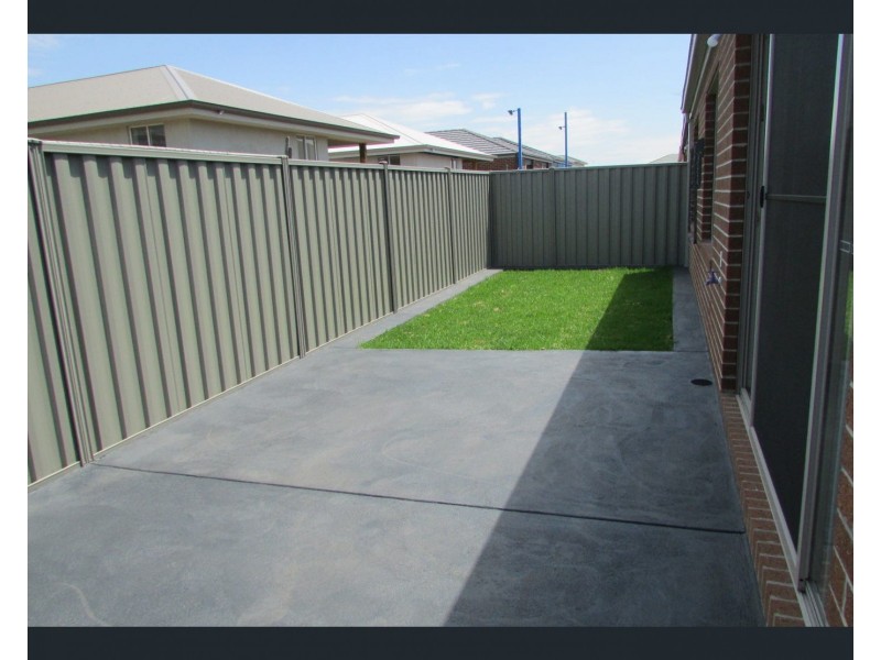 30 Yellow Robin Circuit, Cranbourne East VIC 3977