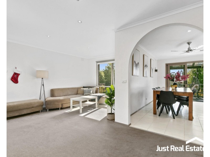 43 Mildura Crescent, Endeavour Hills VIC 3802