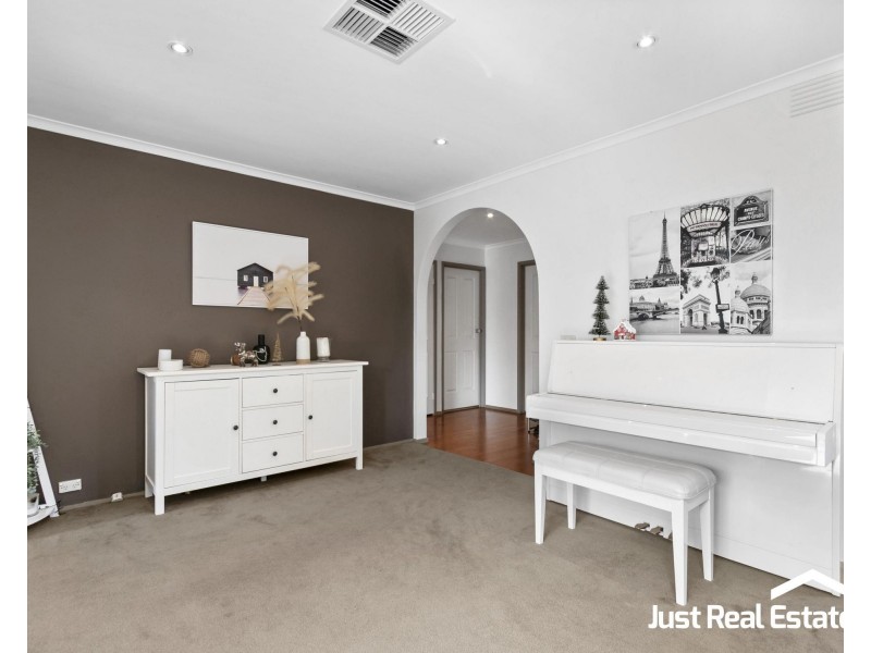 43 Mildura Crescent, Endeavour Hills VIC 3802