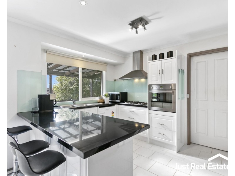 43 Mildura Crescent, Endeavour Hills VIC 3802