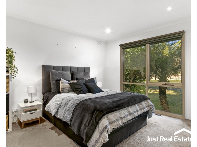 43 Mildura Crescent, Endeavour Hills VIC 3802