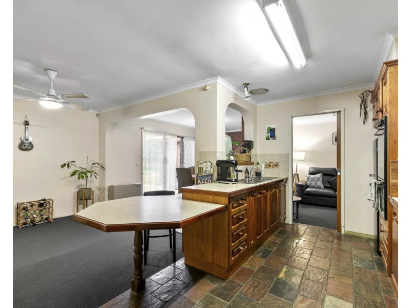 5 Roundhay Court, Berwick VIC 3806