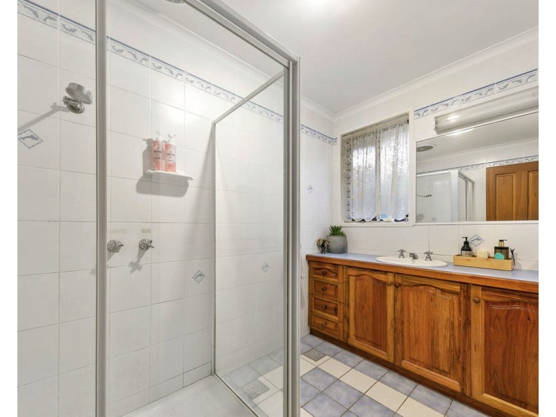 5 Roundhay Court, Berwick VIC 3806