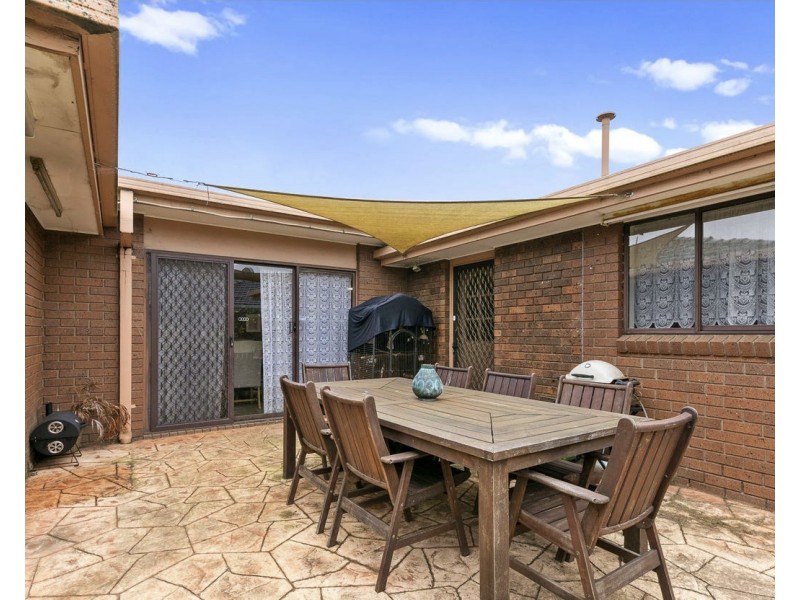 5 Roundhay Court, Berwick VIC 3806