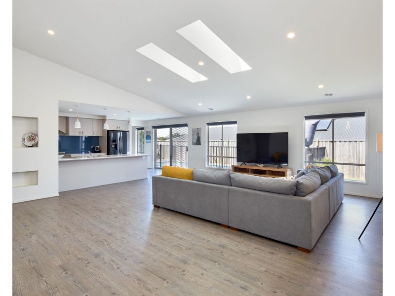 11 Sunnybrook Avenue, Warragul VIC 3820