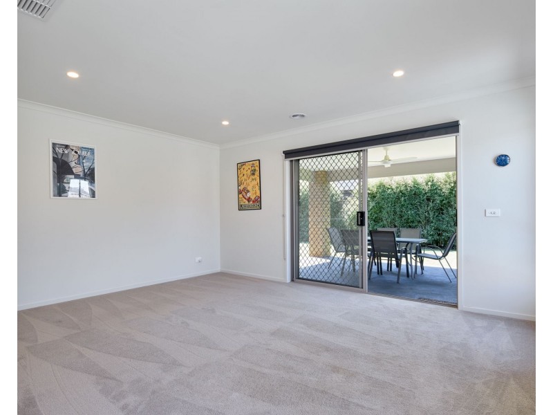 11 Sunnybrook Avenue, Warragul VIC 3820