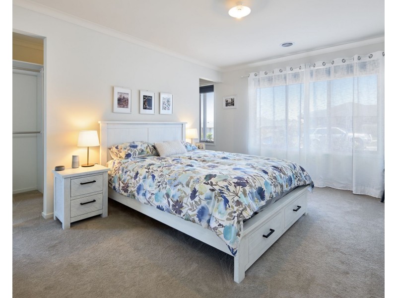 11 Sunnybrook Avenue, Warragul VIC 3820