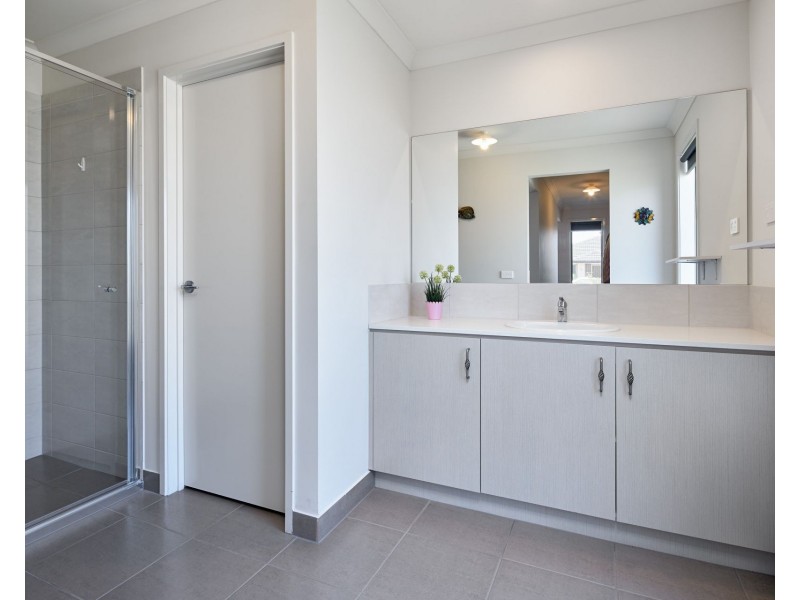 11 Sunnybrook Avenue, Warragul VIC 3820