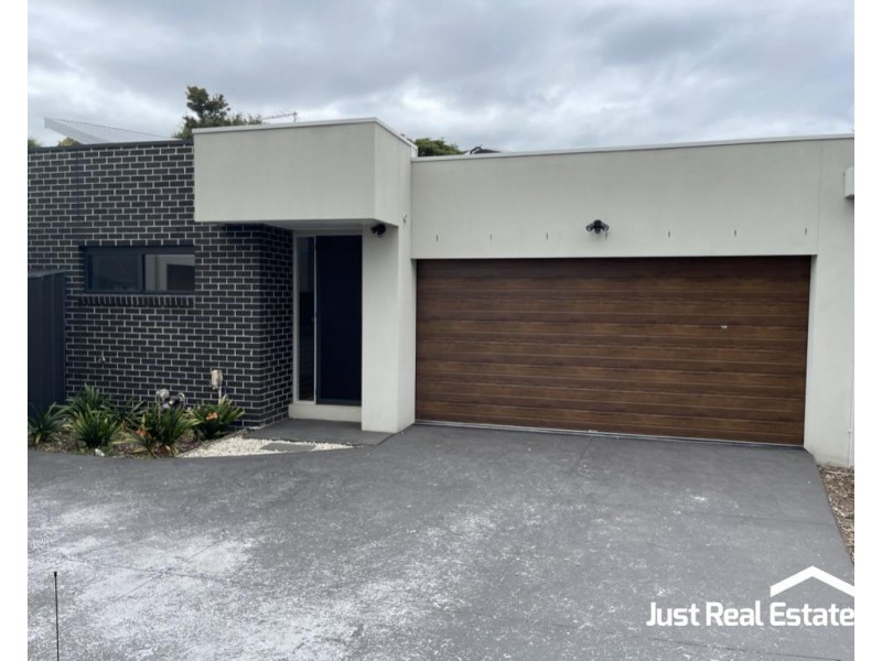 3/8 Dunnell Rise, Berwick VIC 3806