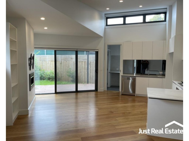 3/8 Dunnell Rise, Berwick VIC 3806