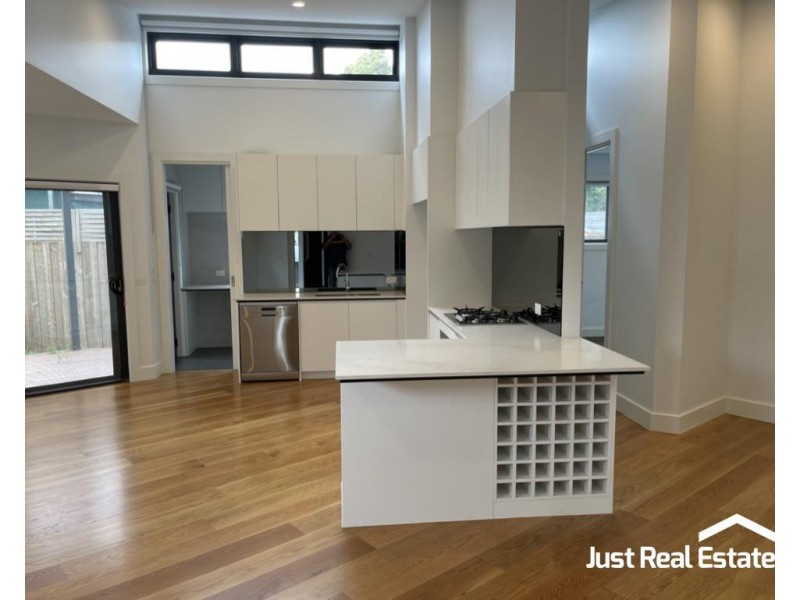 3/8 Dunnell Rise, Berwick VIC 3806