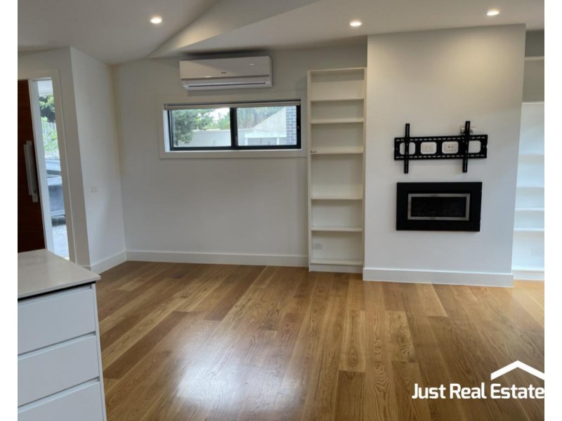 3/8 Dunnell Rise, Berwick VIC 3806