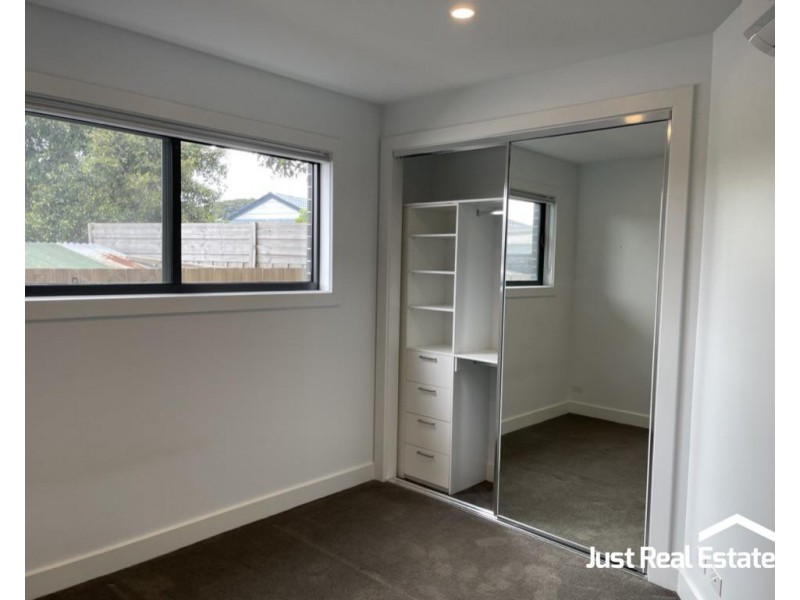 3/8 Dunnell Rise, Berwick VIC 3806