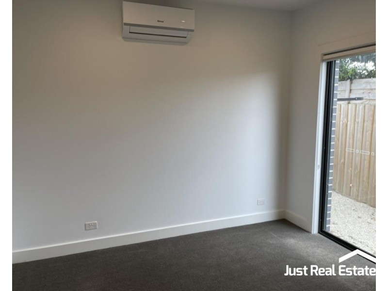 3/8 Dunnell Rise, Berwick VIC 3806