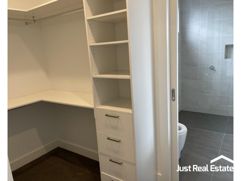 3/8 Dunnell Rise, Berwick VIC 3806