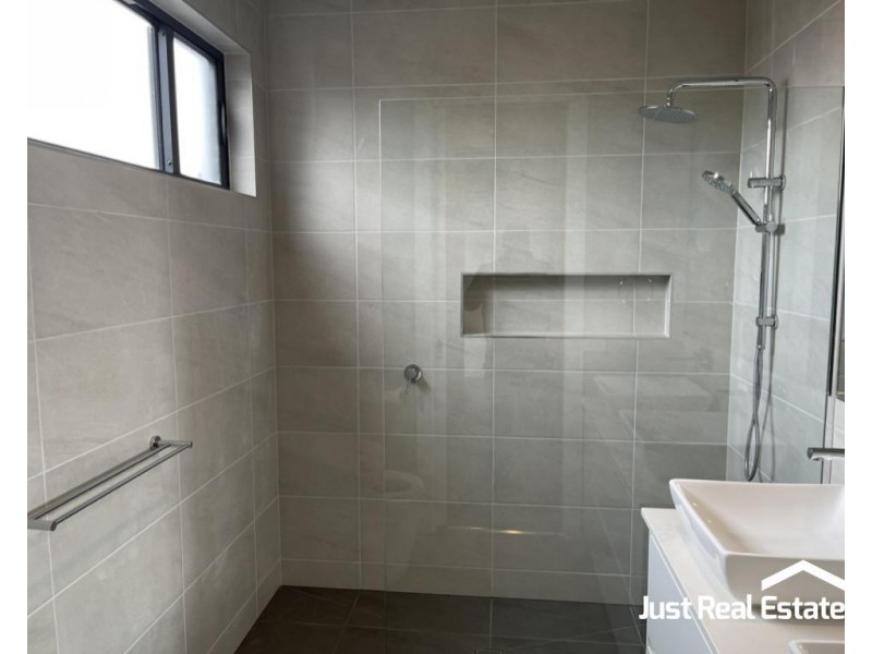 3/8 Dunnell Rise, Berwick VIC 3806