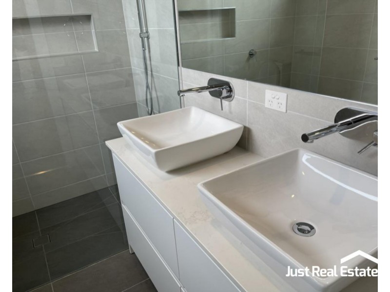 3/8 Dunnell Rise, Berwick VIC 3806