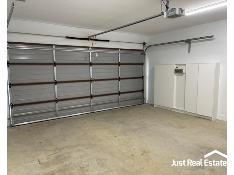 3/8 Dunnell Rise, Berwick VIC 3806