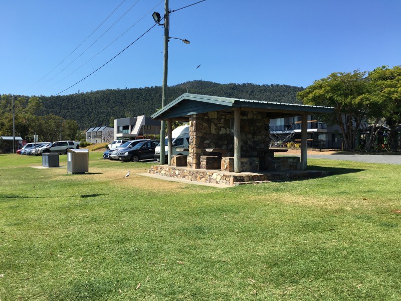 5, 1a Pleasant Drive,, Cannonvale QLD 4802
