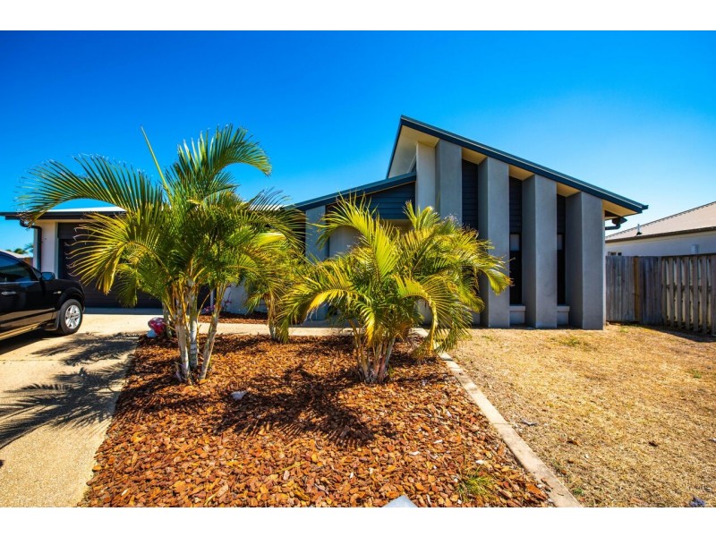 12 Bombo Court, Blacks Beach QLD 4740