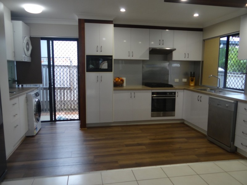 19 Village Circuit, Eimeo QLD 4740