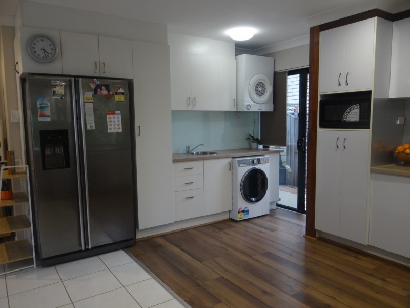 19 Village Circuit, Eimeo QLD 4740