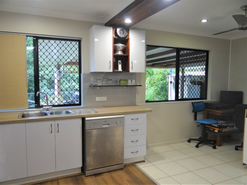 19 Village Circuit, Eimeo QLD 4740