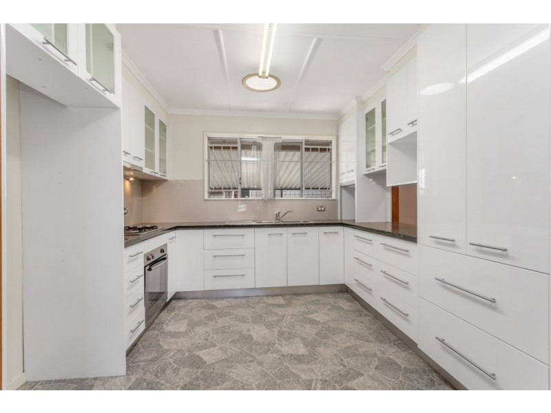 18 Bineen Street, Carina QLD 4152