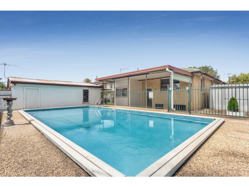 18 Bineen Street, Carina QLD 4152