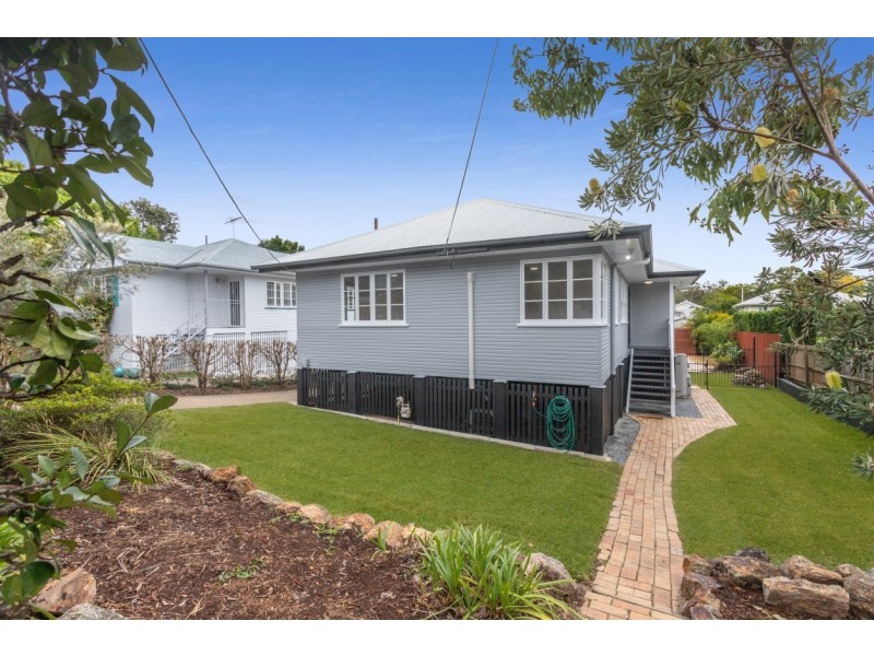 80 Sapphire Street, Holland Park QLD 4121