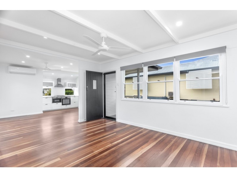 80 Sapphire Street, Holland Park QLD 4121