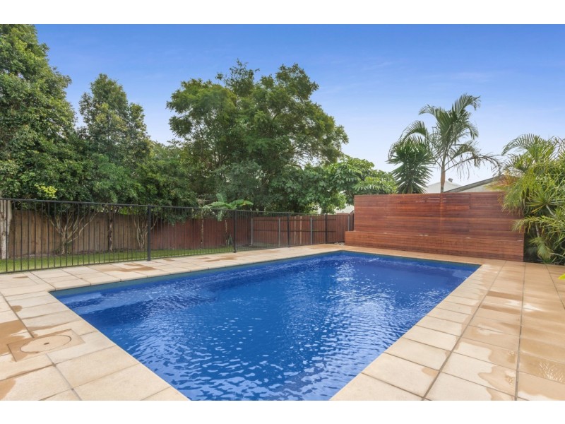 80 Sapphire Street, Holland Park QLD 4121