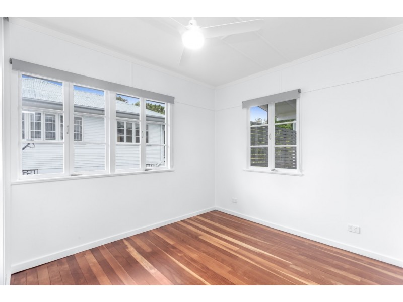 80 Sapphire Street, Holland Park QLD 4121