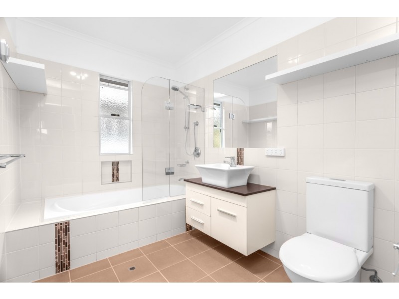 80 Sapphire Street, Holland Park QLD 4121