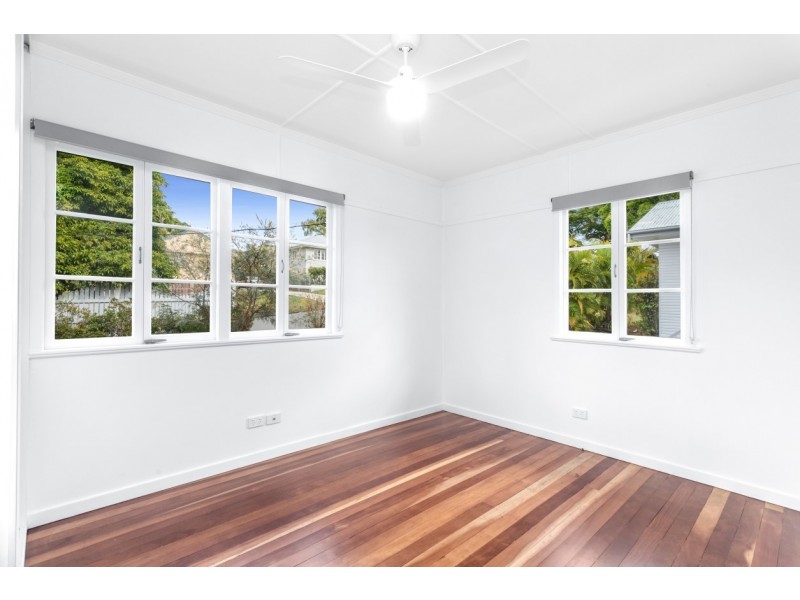 80 Sapphire Street, Holland Park QLD 4121