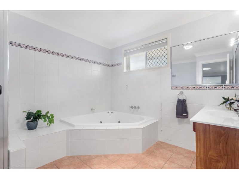 12 Vasey Street, Moorooka QLD 4105