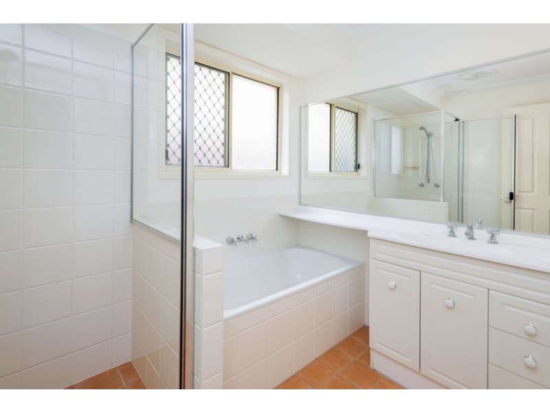 28 Bent Street, Cannon Hill QLD 4170