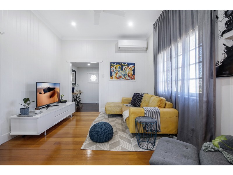 49 Wilkins Street West, Fairfield QLD 4103