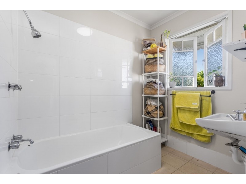 17 Ellesmere Street, Yeronga QLD 4104